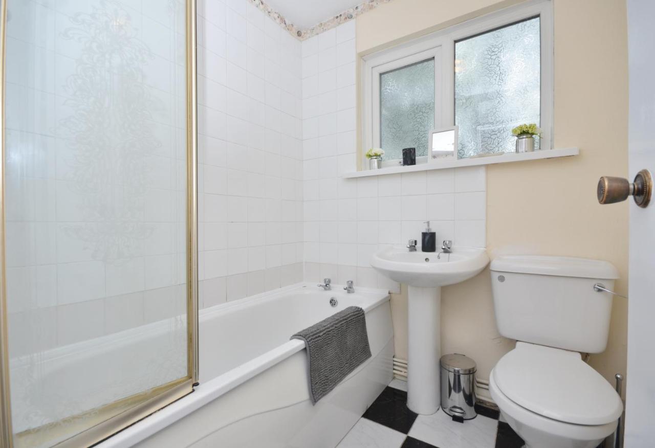 Bright Stylish 2 Bedroom Garden Apartment South Belfast Close To Everything Buitenkant foto