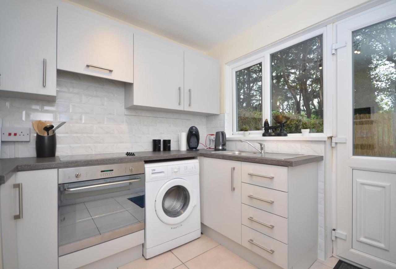 Bright Stylish 2 Bedroom Garden Apartment South Belfast Close To Everything Buitenkant foto