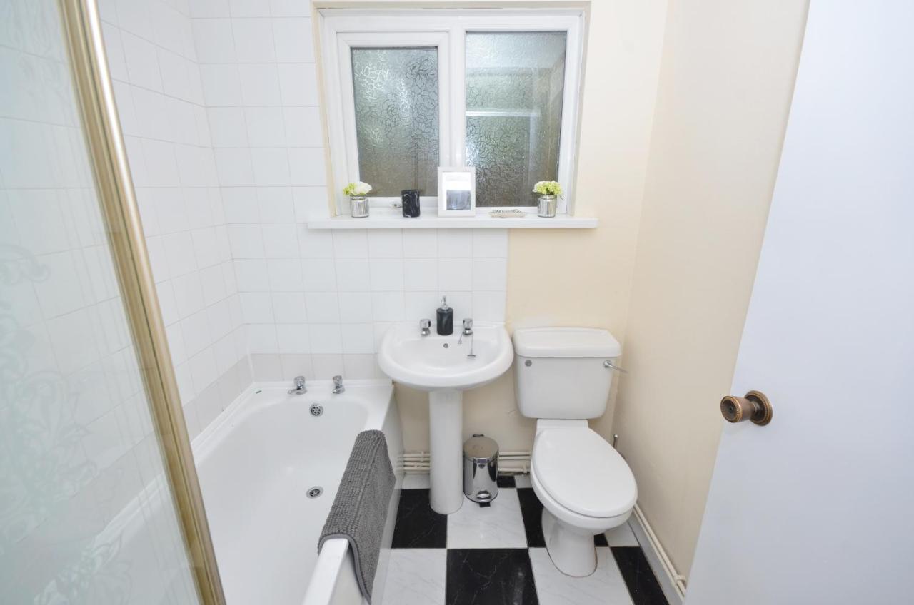 Bright Stylish 2 Bedroom Garden Apartment South Belfast Close To Everything Buitenkant foto